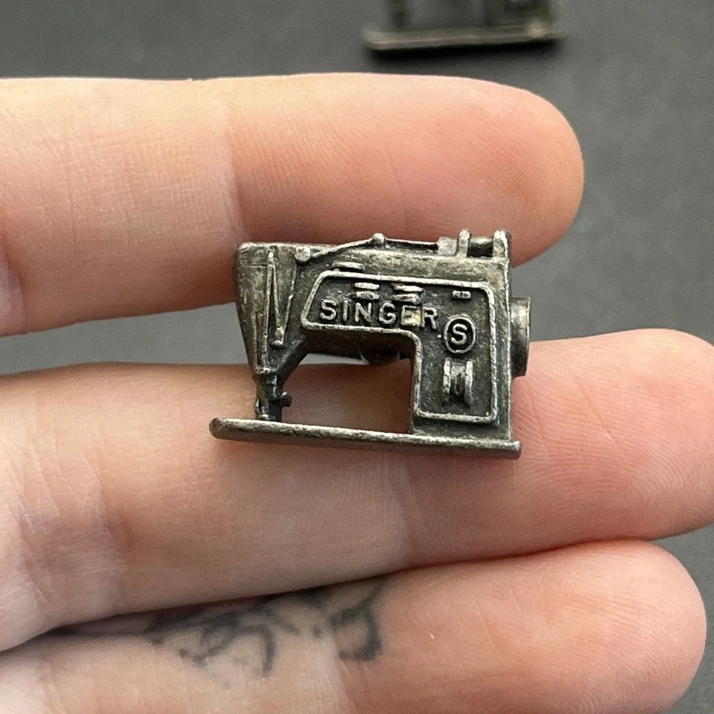 Vintage Singer Sewing Machine Cufflinks Silver‎ Tone